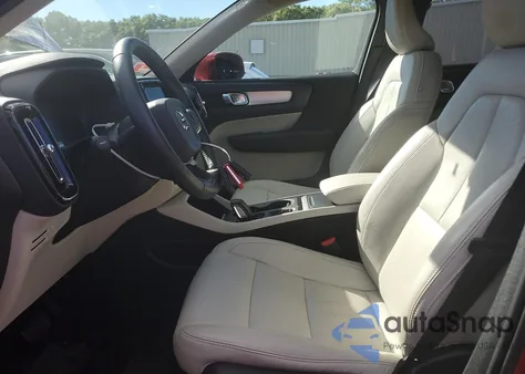 2019 Volvo Xc40 T5 Momentum z USA, uszkodzony, nr VIN YV4162UK1K2074820